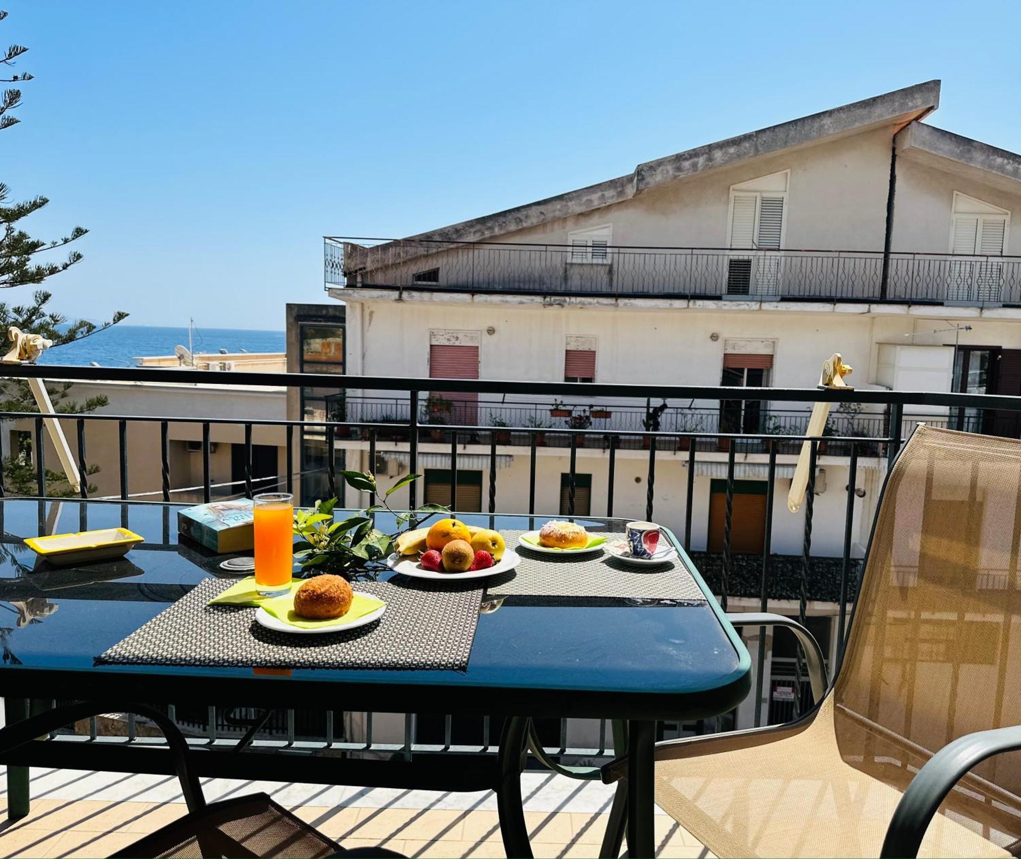 Riviera Ionica Aparthotel Santa Teresa Di Riva Exterior photo